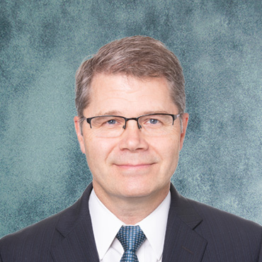 Headshot of Dr. Glen Tonnessen